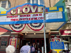 Picture of Glove Theatre entrance.